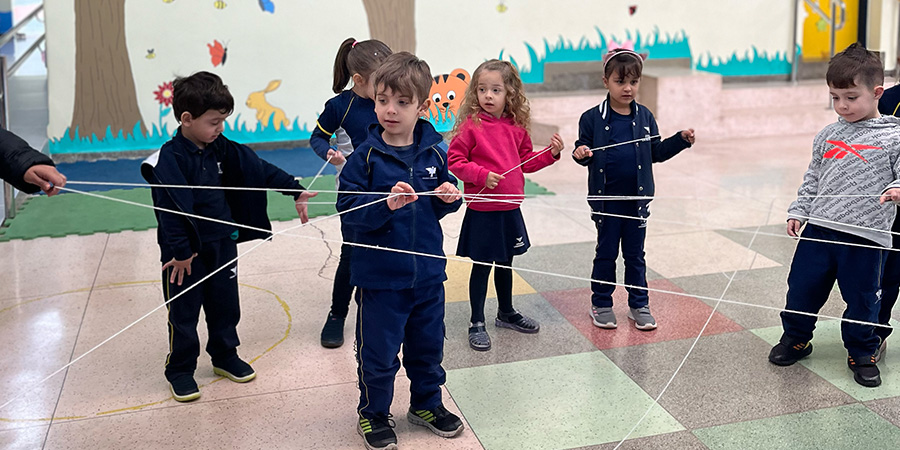 Como as brincadeiras fortalecem o convívio escolar