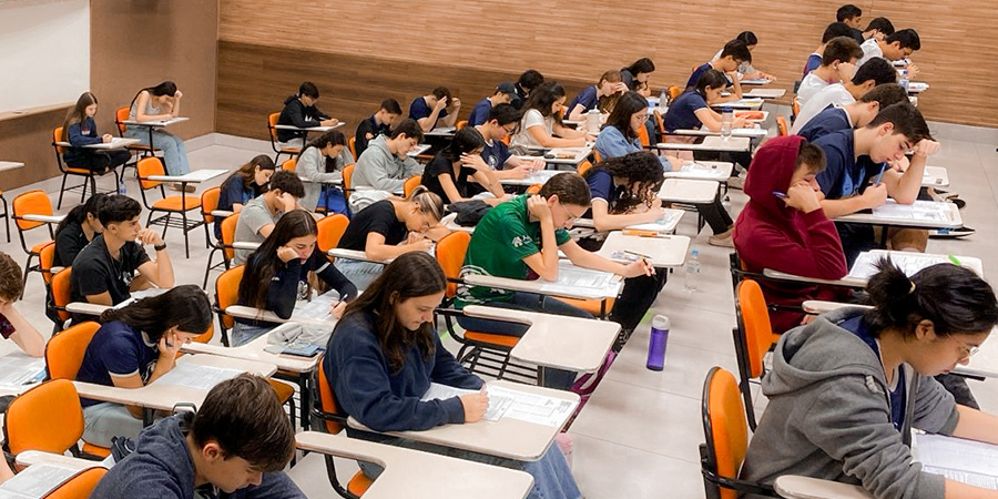 alunos no cursinho ITA 2025 do Londrinense 
