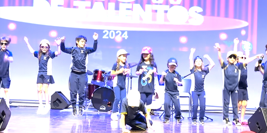 alunos dançando 